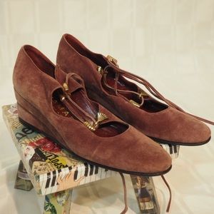 Elegant Brown Suede Wedges